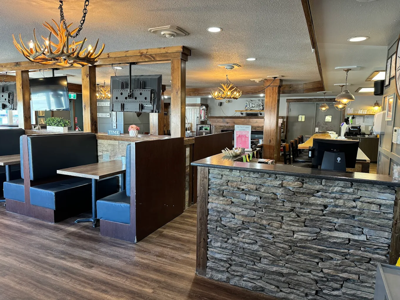 Longlac Pizzeria – pizza restaurant serving Longlac and Northern Ontario travellers